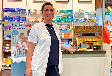 Daniela Hänel in der Apotheke