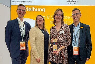 Sieger ADG Sonderpreis zum pDL-Award mit dem Geschäftsfüher und zwei Mitarbeitern der ADG