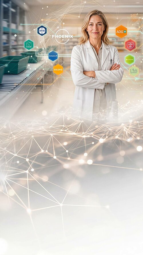 Apothekerin schaut selbstsicher in die Kamera, weil das Netzwerk ApothekenConnect sie absichert.