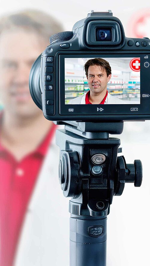 Kamera fotografiert Apotheker Thomas von Künsberg Sarre