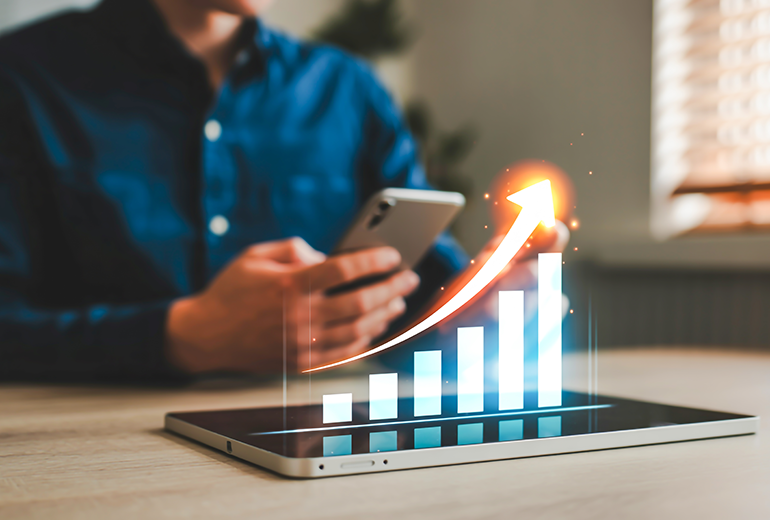 Tablet mit Balkendiagramm und Pfeil nach oben