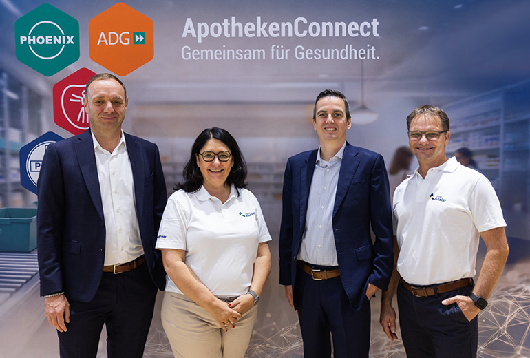 Mark Wolff, Geschäftsführer ADG, Uta Rusch Geschäftsführerin ApoAssist GmbH, Christian Schimek, Geschäftsführer ADG, Sven Horak, Geschäftsführer ApoAssist GmbH