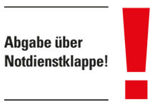 Schild mit Aufschrift "Abgabe- über Notdienstklappe"