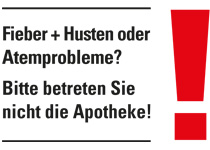 Schild mit Aufschrift "Fieber + Husten oder Atemprobleme? Bitte betreten Sie nicht die Apotheke!"
