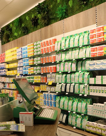 Blick in die Offizin der Heldmann's Apotheke in Mannheim