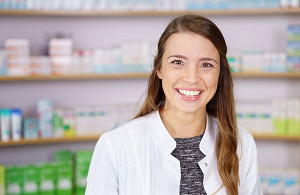 Lächelnde Apothekerin