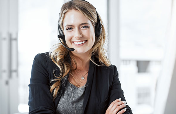 Kundenberaterin mit Headset